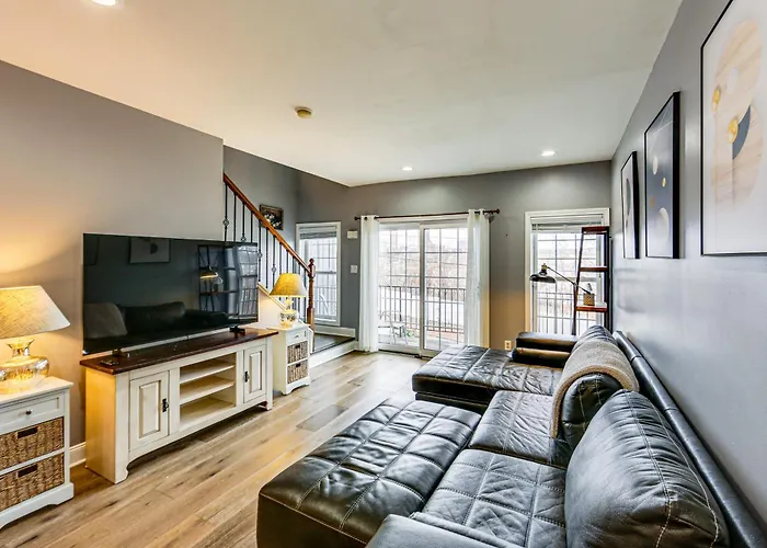 2 Mi To Market Sq! Row House W/ Dedicated Office Holiday home *