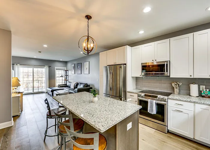 Holiday home 2 Mi To Market Sq! Row House W/ Dedicated Office *