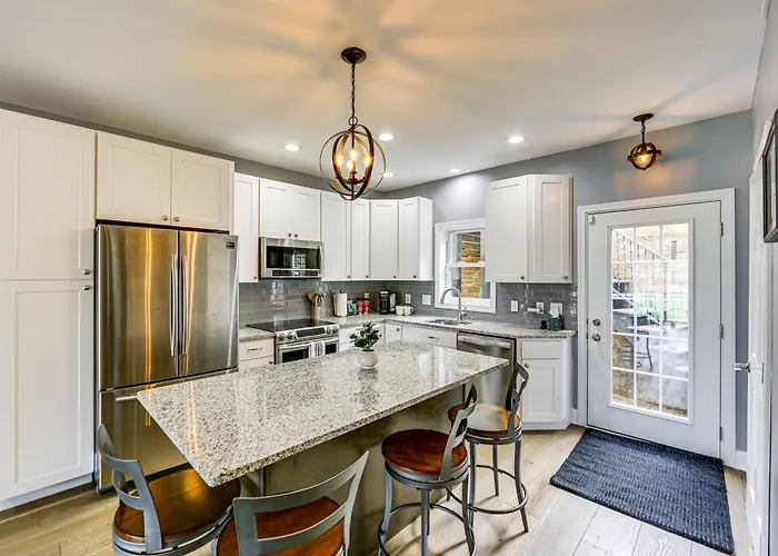 Holiday home 2 Mi To Market Sq! Row House W/ Dedicated Office