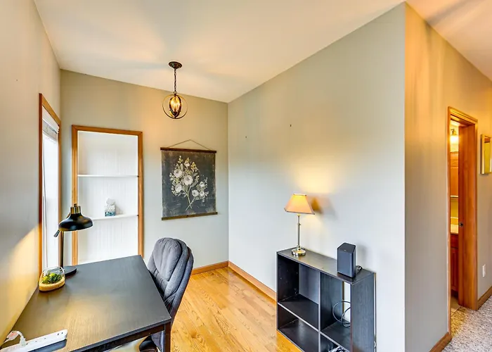 Holiday home 2 Mi To Market Sq! Row House W/ Dedicated Office *