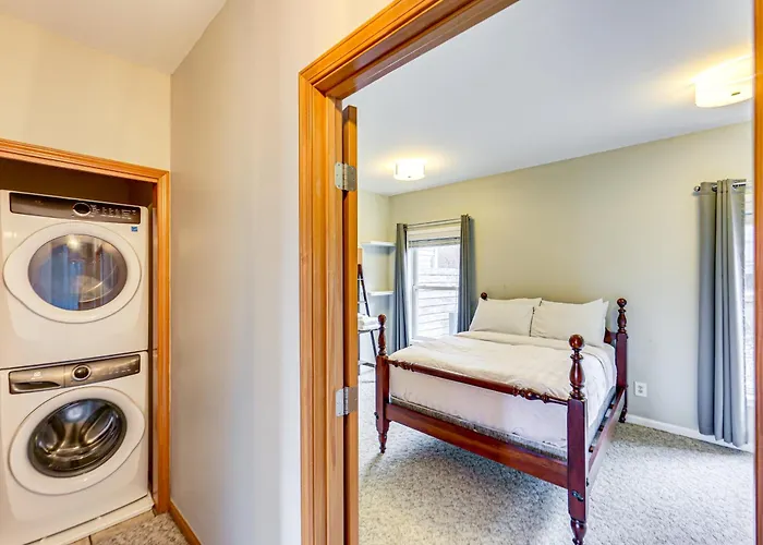 2 Mi To Market Sq! Row House W/ Dedicated Office