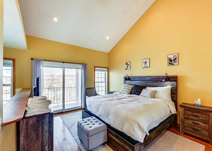2 Mi To Market Sq! Row House W/ Dedicated Office *