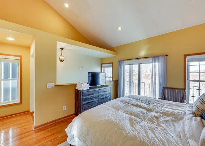 2 Mi To Market Sq! Row House W/ Dedicated Office
