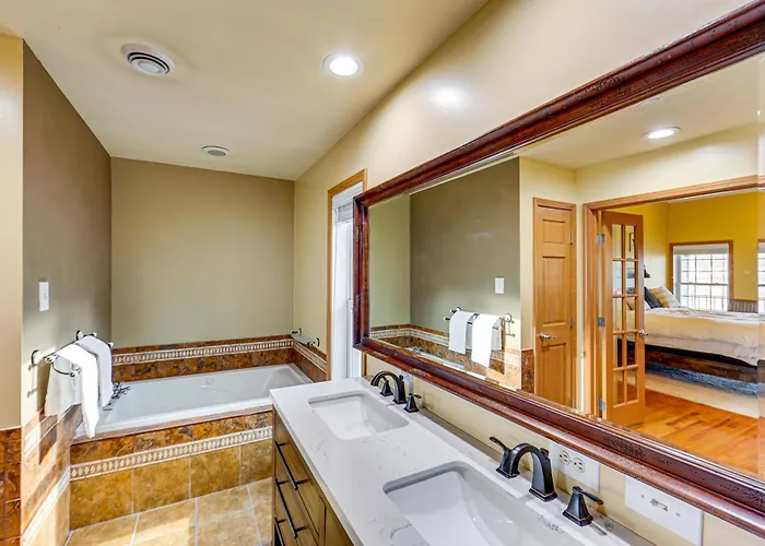 Holiday home 2 Mi To Market Sq! Row House W/ Dedicated Office