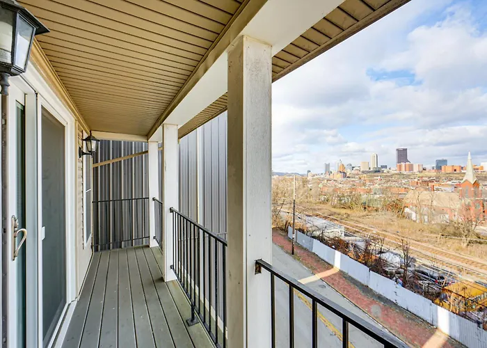 2 Mi To Market Sq! Row House W/ Dedicated Office * Pittsburgh